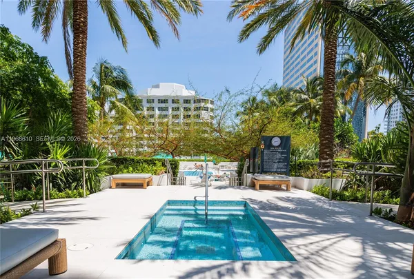 a view of yard with tree