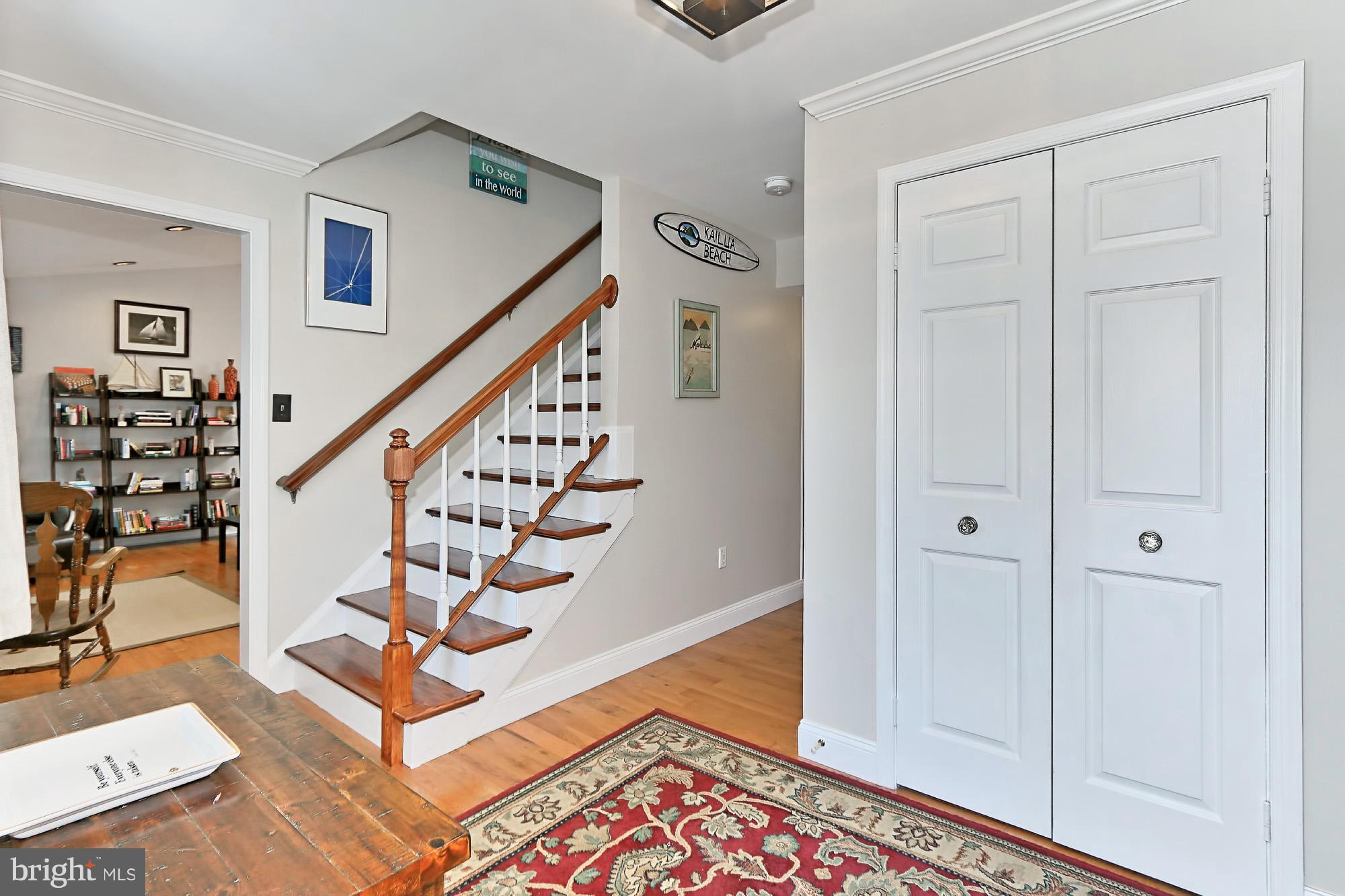 8997 Shadowlake Way Springfield, VA 22153 - Photo 3 of 28 Foyer