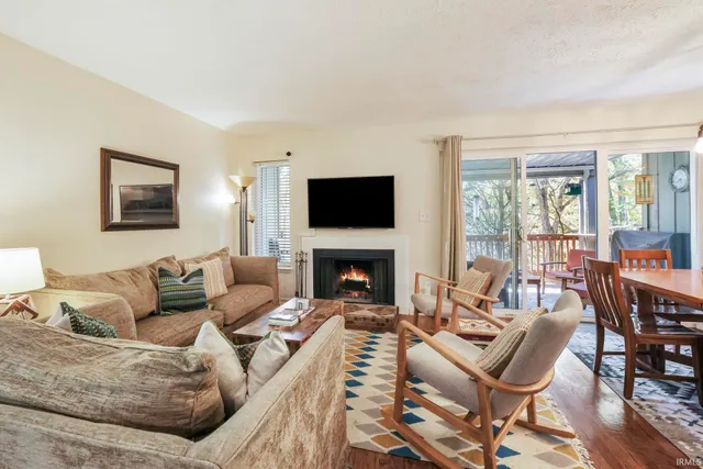 $194,900 | 9018 South Pointe Ridge Lane, Unit 10, Bloomington, IN 47401