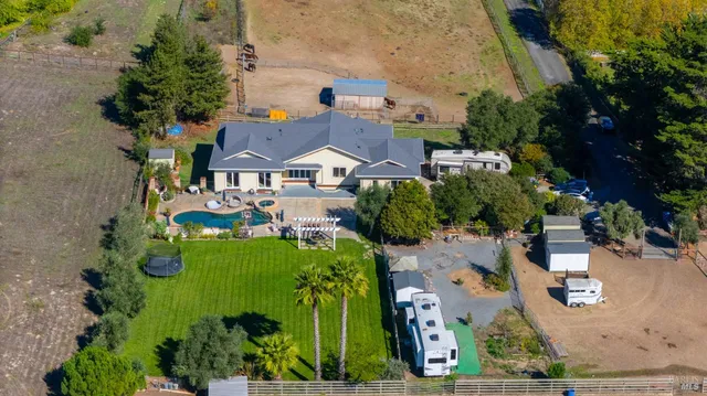 $2,499,000 | 487 Ormsby Lane, Petaluma, CA 94954