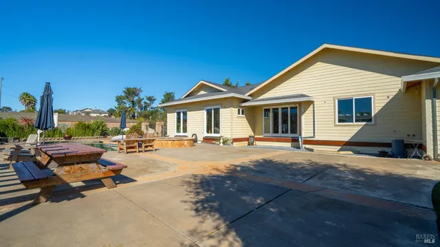 $2,499,000 | 487 Ormsby Lane, Petaluma, CA 94954