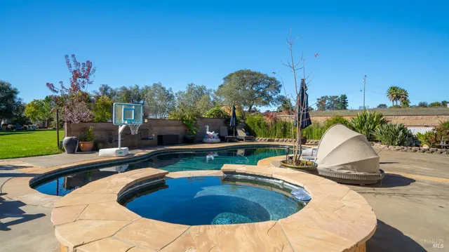 $2,499,000 | 487 Ormsby Lane, Petaluma, CA 94954