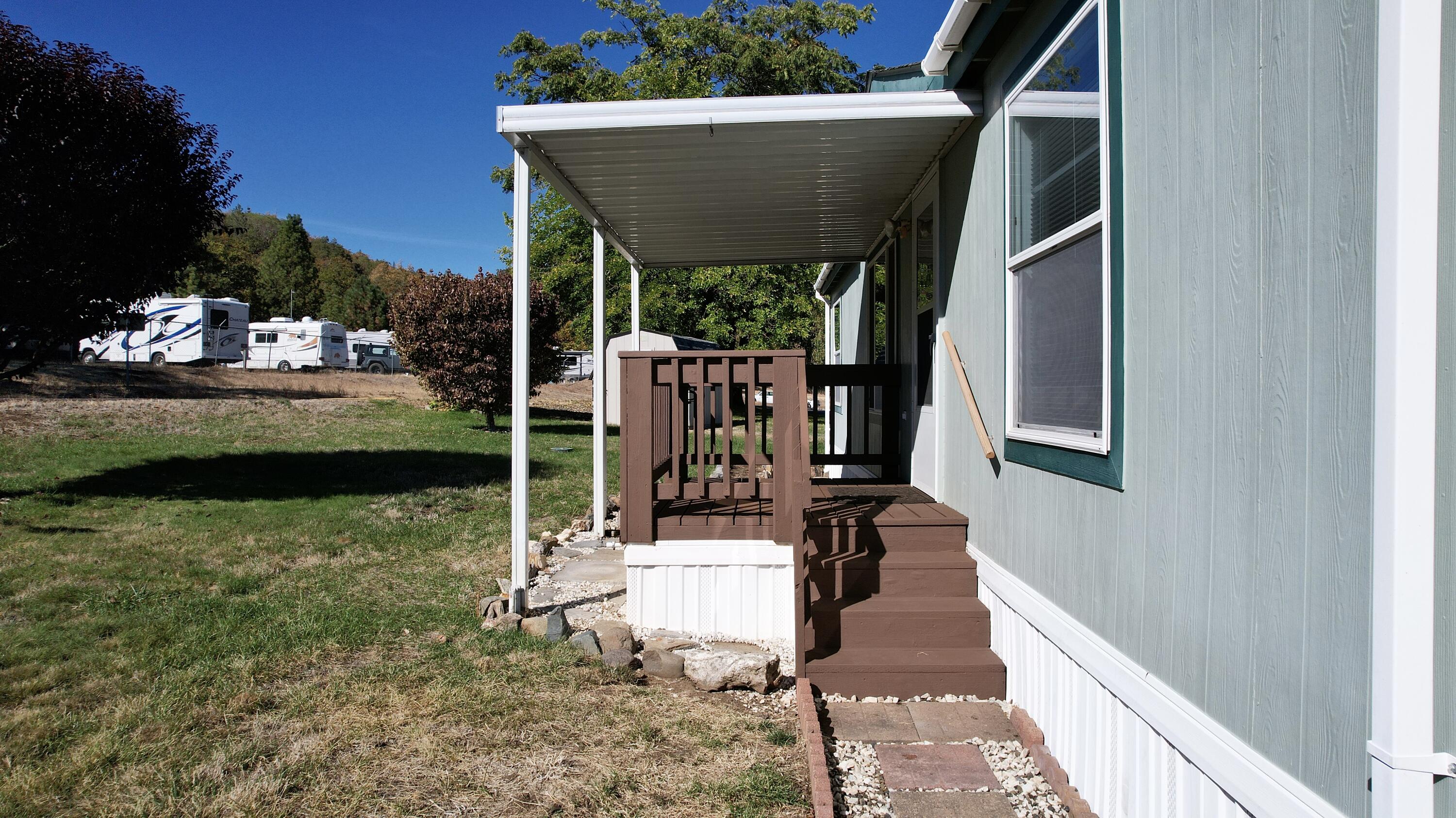 8401 Old Stage Road, Unit 70 Central Point, OR 97502 - Photo 11 of 43 Front Deck/Entry