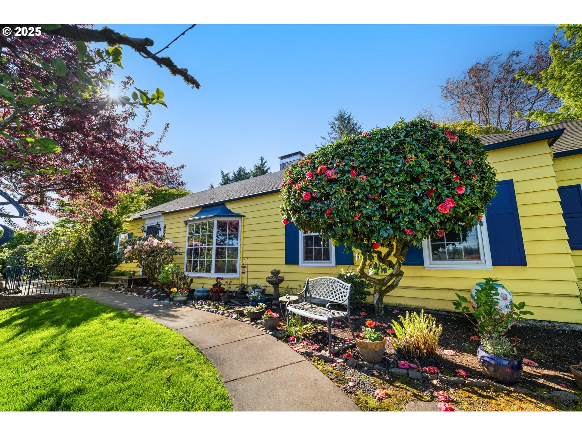 660 Southwest Evans Street Portland, OR 97219 - Photo 8 of 36