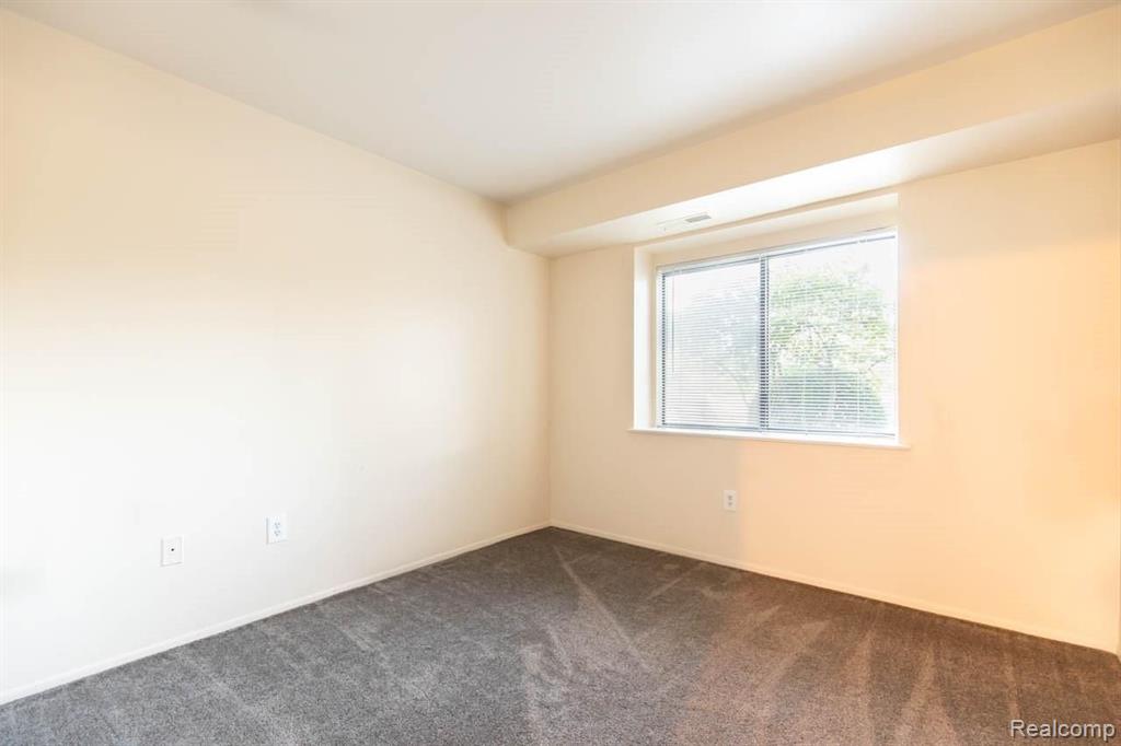 27334 Evergreen Road, Unit 21 Lathrup Village, MI 48076 - Photo 12 of 20