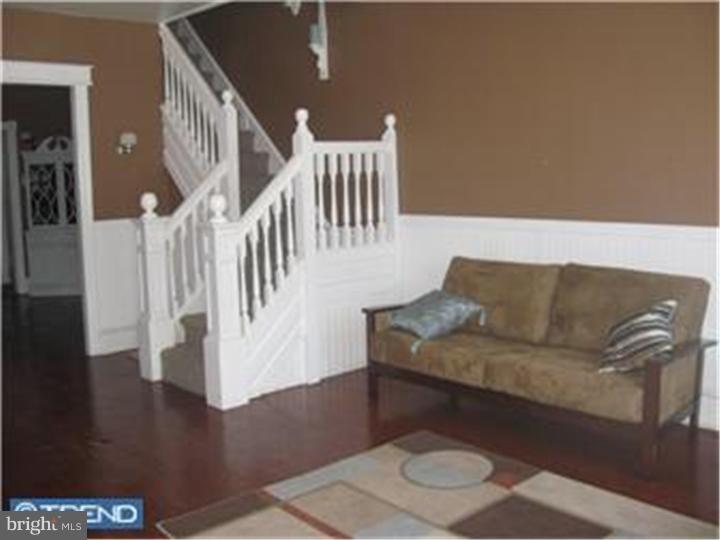 514 Righter Street Philadelphia, PA 19128 - Photo 3 of 11 Living Room