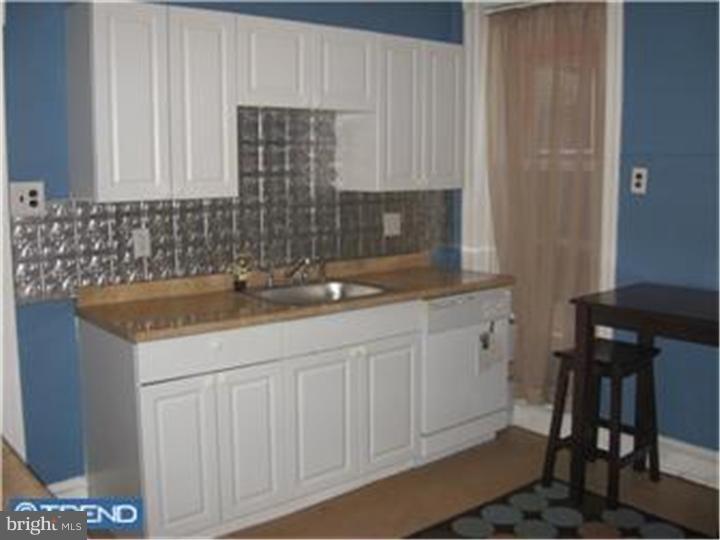 514 Righter Street Philadelphia, PA 19128 - Photo 8 of 11 Kitchen