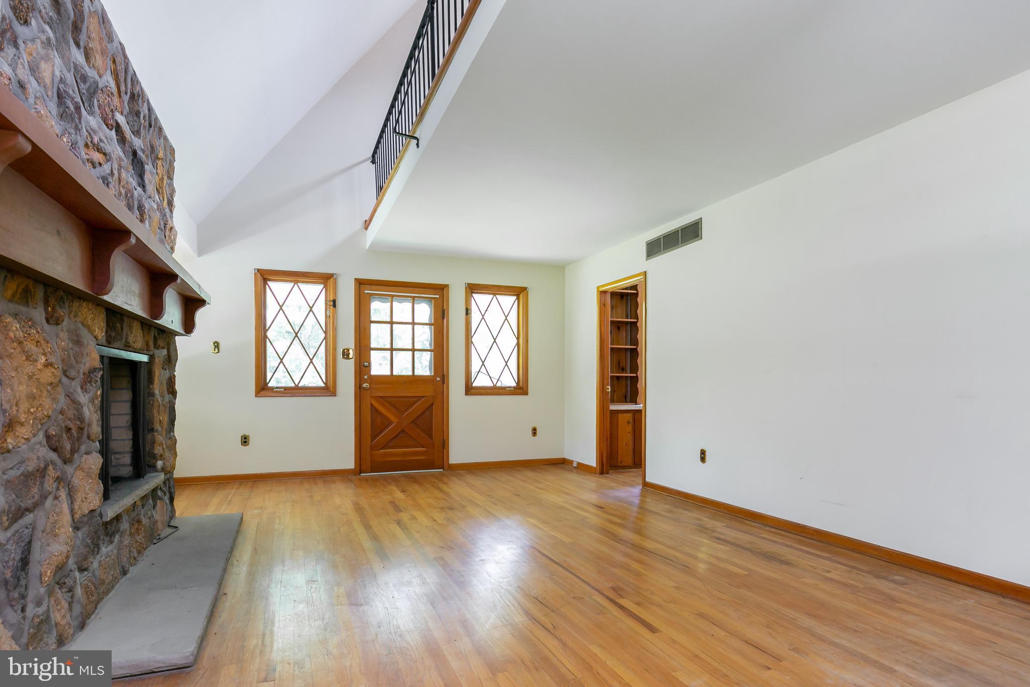 7 Bella Road Lumberton, NJ 08048 - Photo 8 of 46 Fam room w/ vaulted ceiling for "lodge" effect
