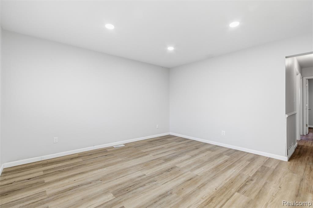 14731 Stephens Eastpointe, MI 48021 - Photo 4 of 15