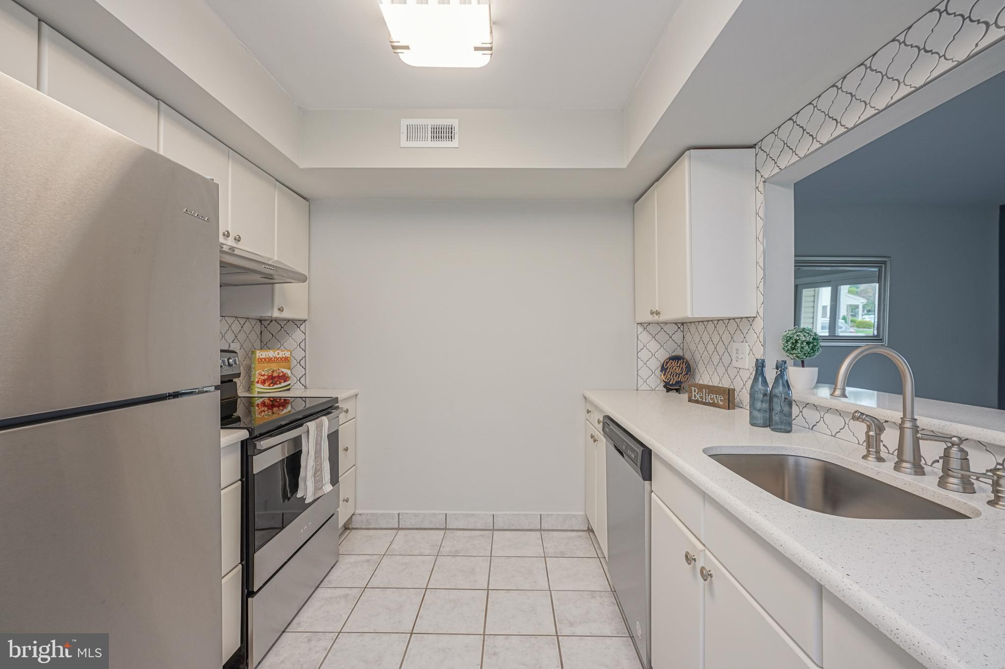 94 Sandra Road Voorhees, NJ 08043 - Photo 6 of 30