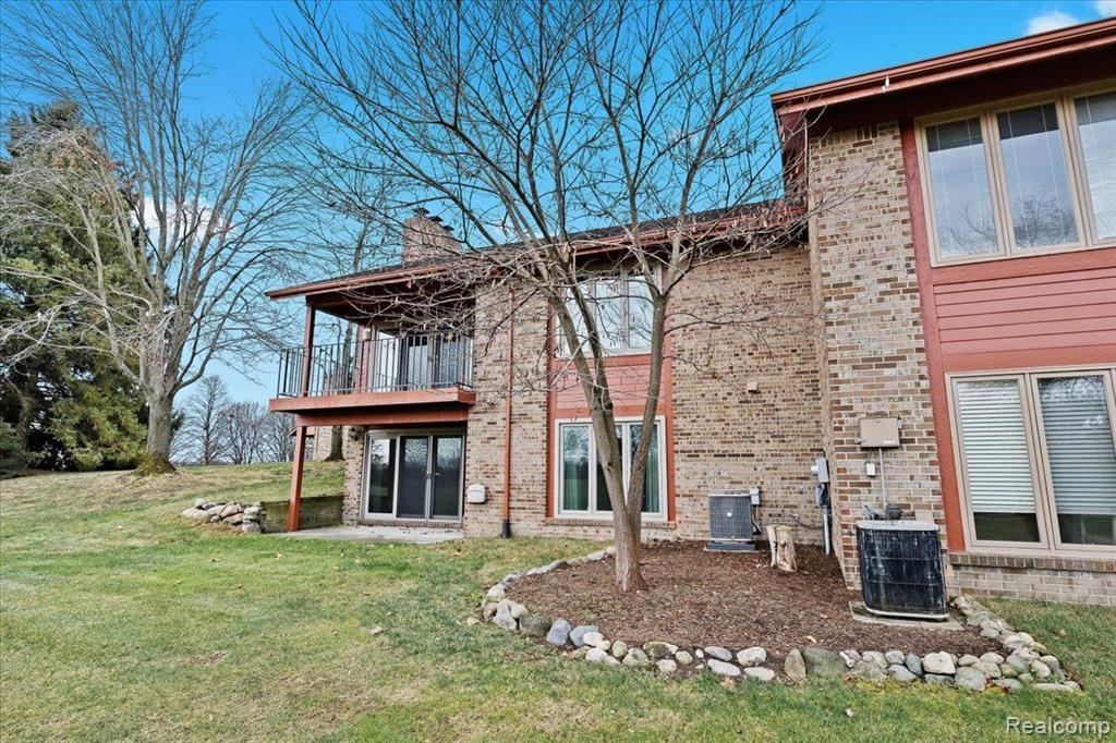 920 Green View Court Rochester Hills, MI 48307 - Photo 9 of 33