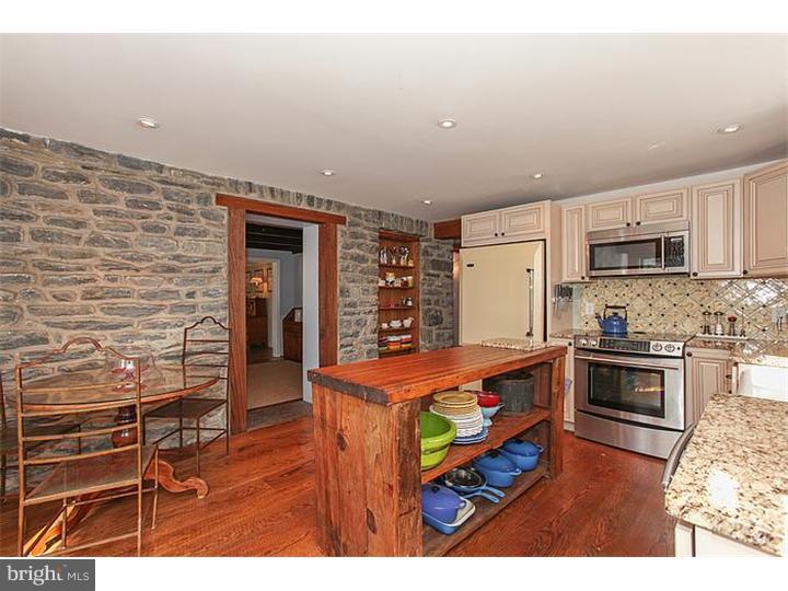 246 Walker Road Wayne, PA 19087 - Photo 14 of 25 Kitchen