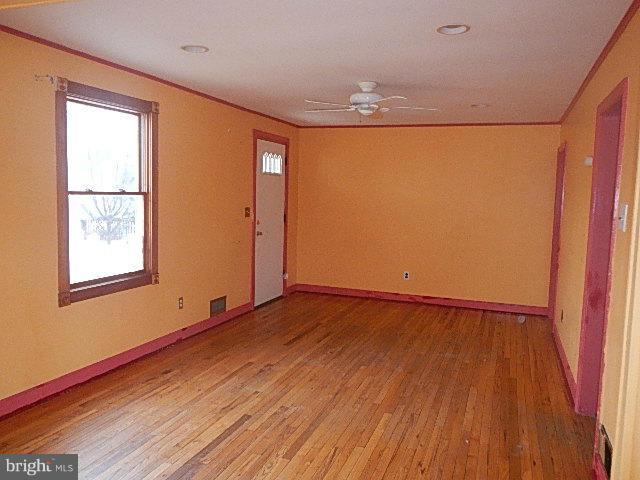 2912 Lindell Court Silver Spring, MD 20902 - Photo 3 of 11 Living Room