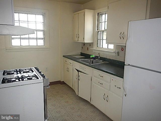 2912 Lindell Court Silver Spring, MD 20902 - Photo 5 of 11 Kitchen