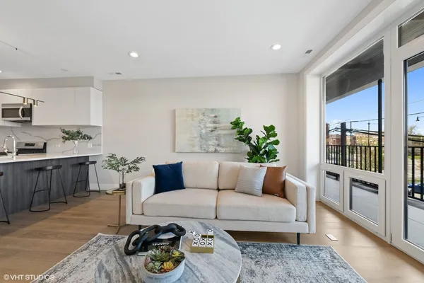 $299,000 | 2342 West Adams Street, Unit 208, Chicago, IL 60612