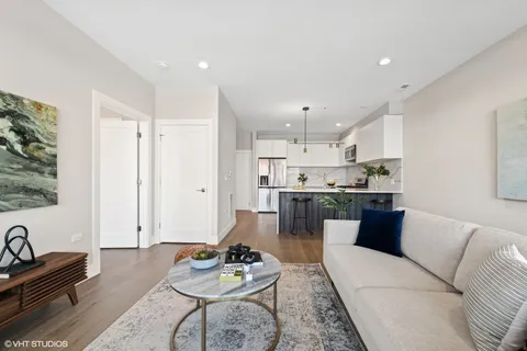 $299,000 | 2342 West Adams Street, Unit 208, Chicago, IL 60612
