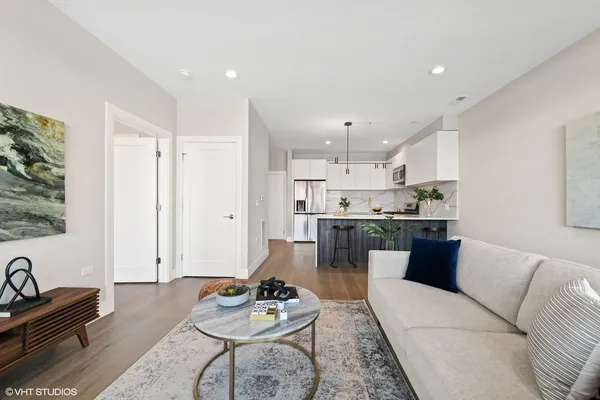 $299,000 | 2342 West Adams Street, Unit 208, Chicago, IL 60612