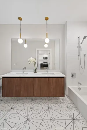 $299,000 | 2342 West Adams Street, Unit 208, Chicago, IL 60612