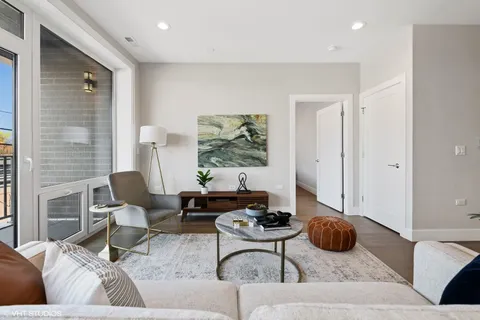 $299,000 | 2342 West Adams Street, Unit 208, Chicago, IL 60612