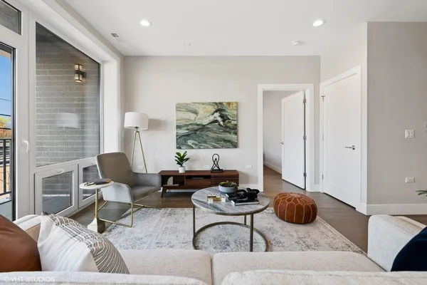 $299,000 | 2342 West Adams Street, Unit 208, Chicago, IL 60612