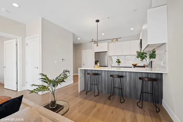 $299,000 | 2342 West Adams Street, Unit 208, Chicago, IL 60612