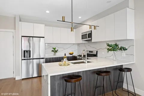 $299,000 | 2342 West Adams Street, Unit 208, Chicago, IL 60612