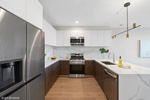 $299,000 | 2342 West Adams Street, Unit 208, Chicago, IL 60612
