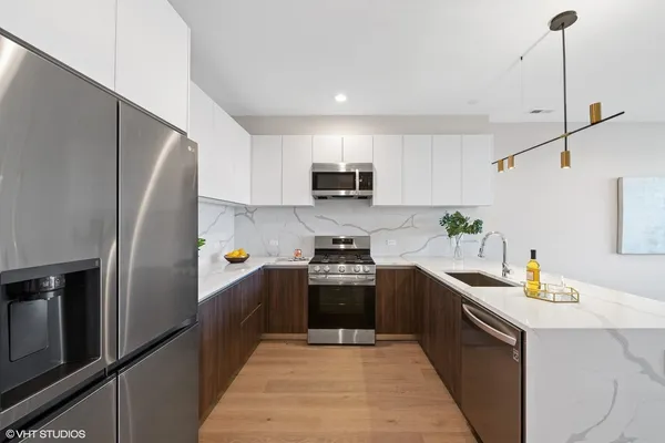 $299,000 | 2342 West Adams Street, Unit 208, Chicago, IL 60612