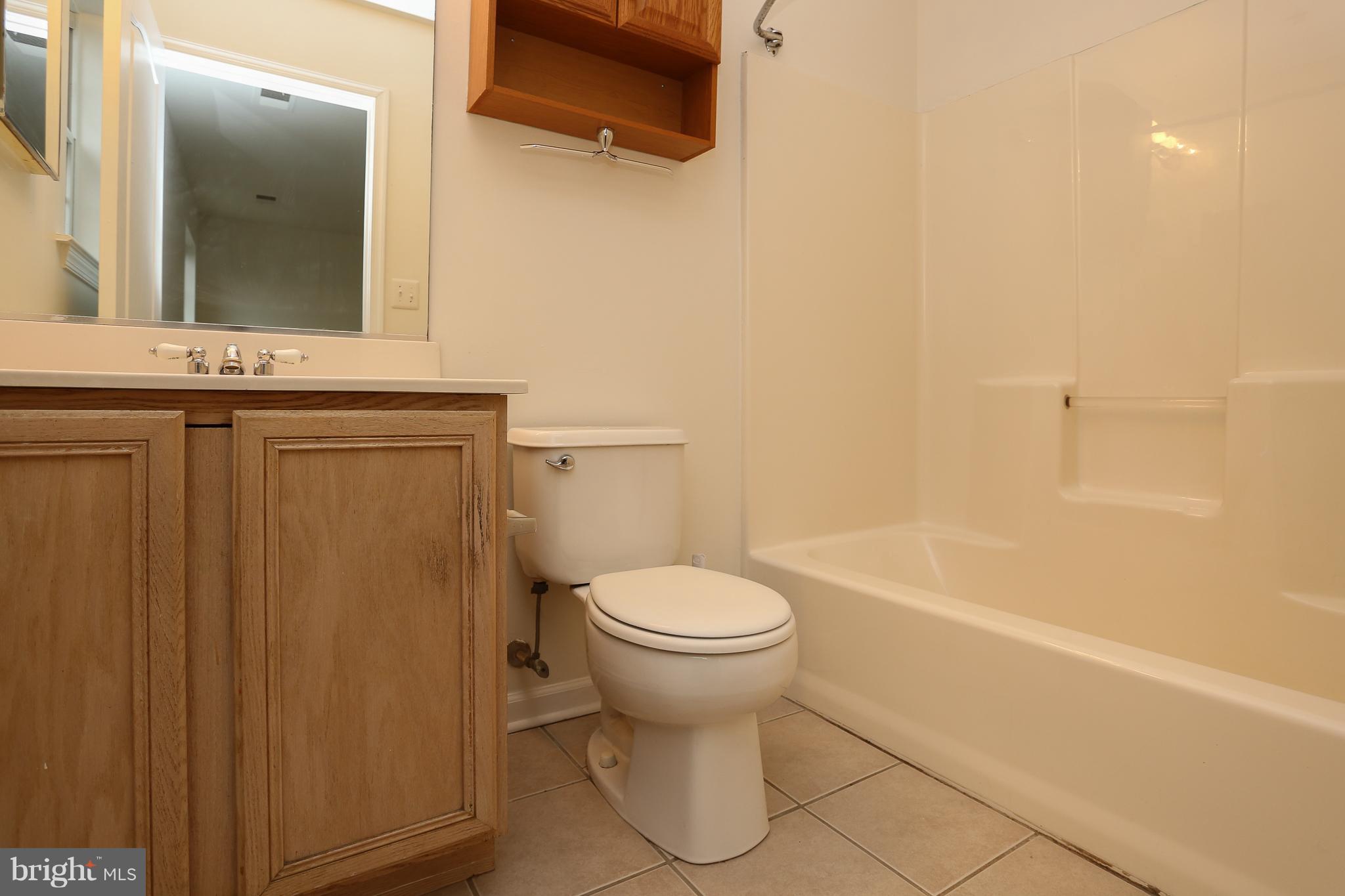 225 Pidco Road Reisterstown, MD 21136 - Photo 25 of 40 Full Hall Bath Upper Level
