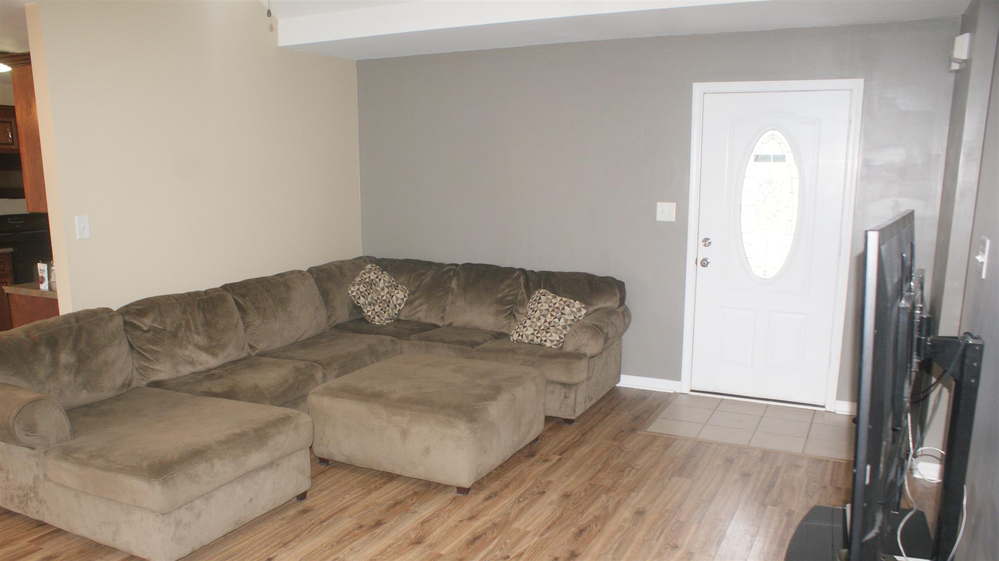 305 Fortway Road Clarksville, TN 37042 - Photo 2 of 17 Large open living room