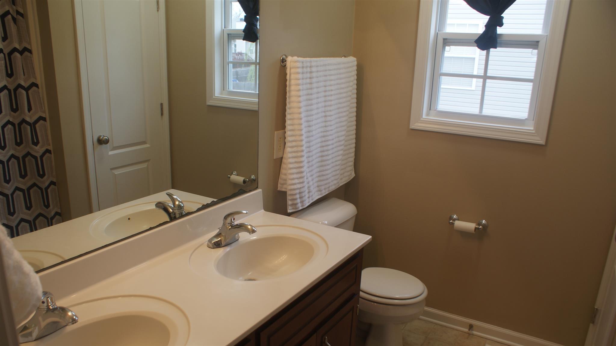 305 Fortway Road Clarksville, TN 37042 - Photo 10 of 17 Dual sinks in master bath