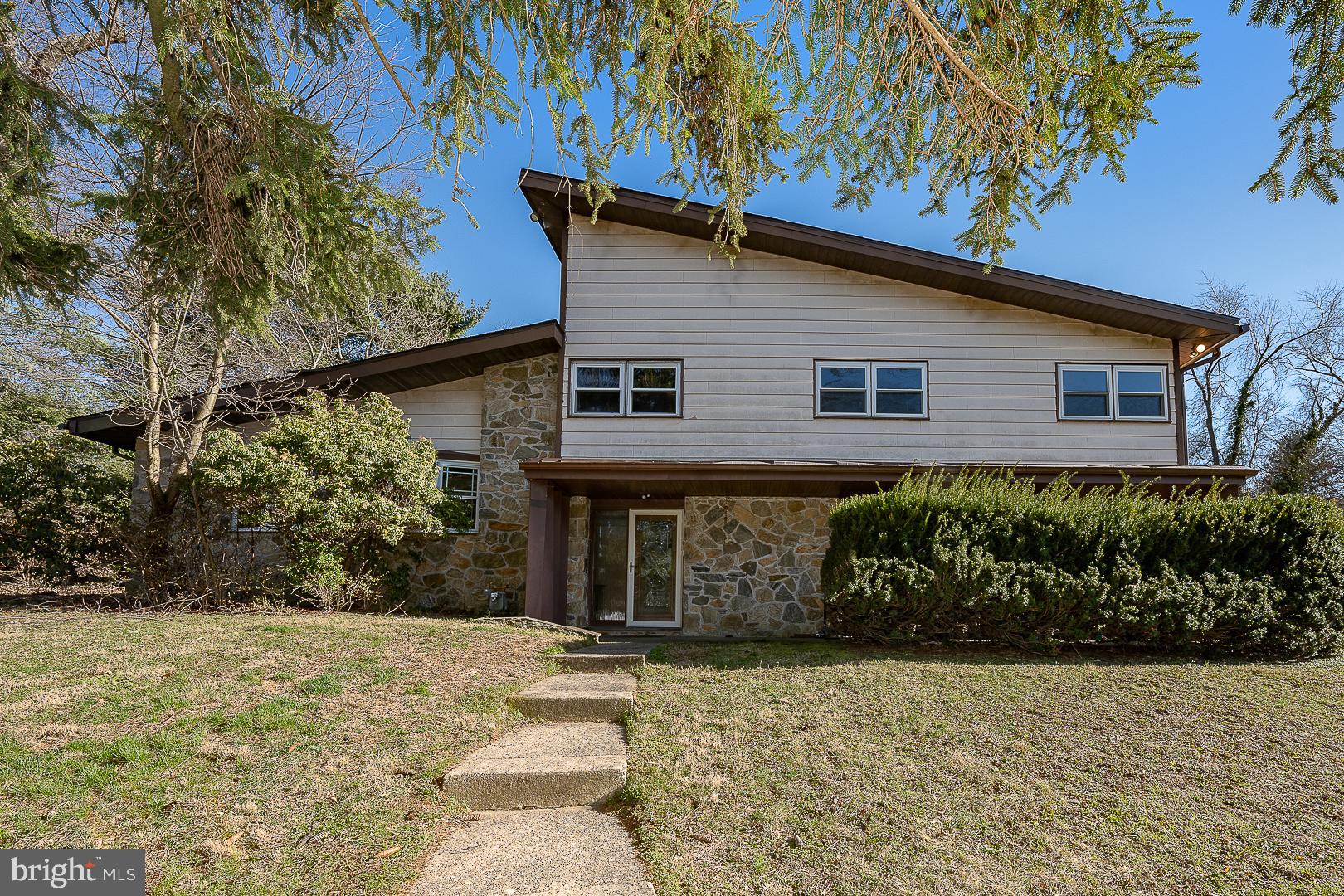 7761 Green Valley Road Wyncote, PA 19095 - Photo 2 of 53