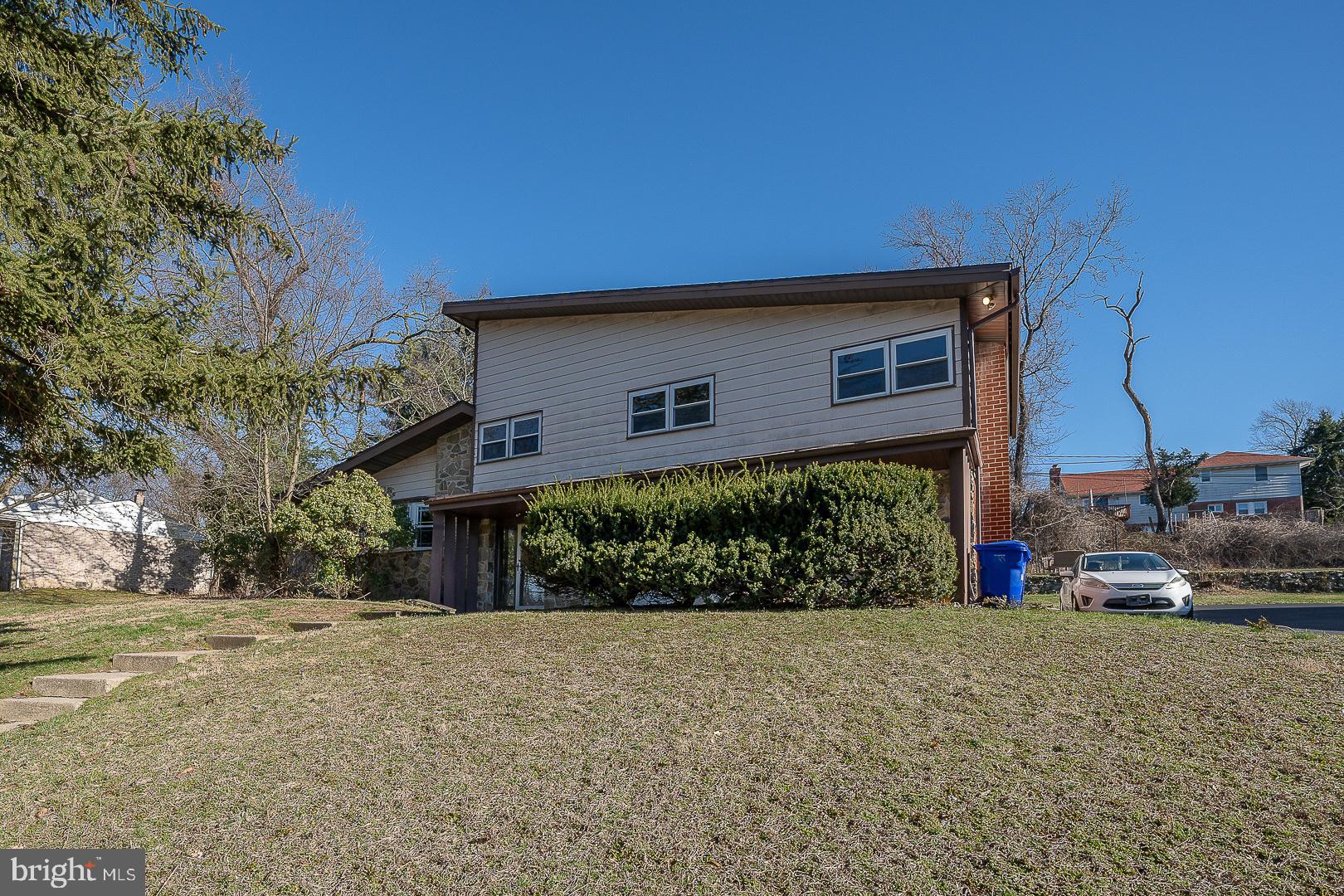 7761 Green Valley Road Wyncote, PA 19095 - Photo 3 of 53