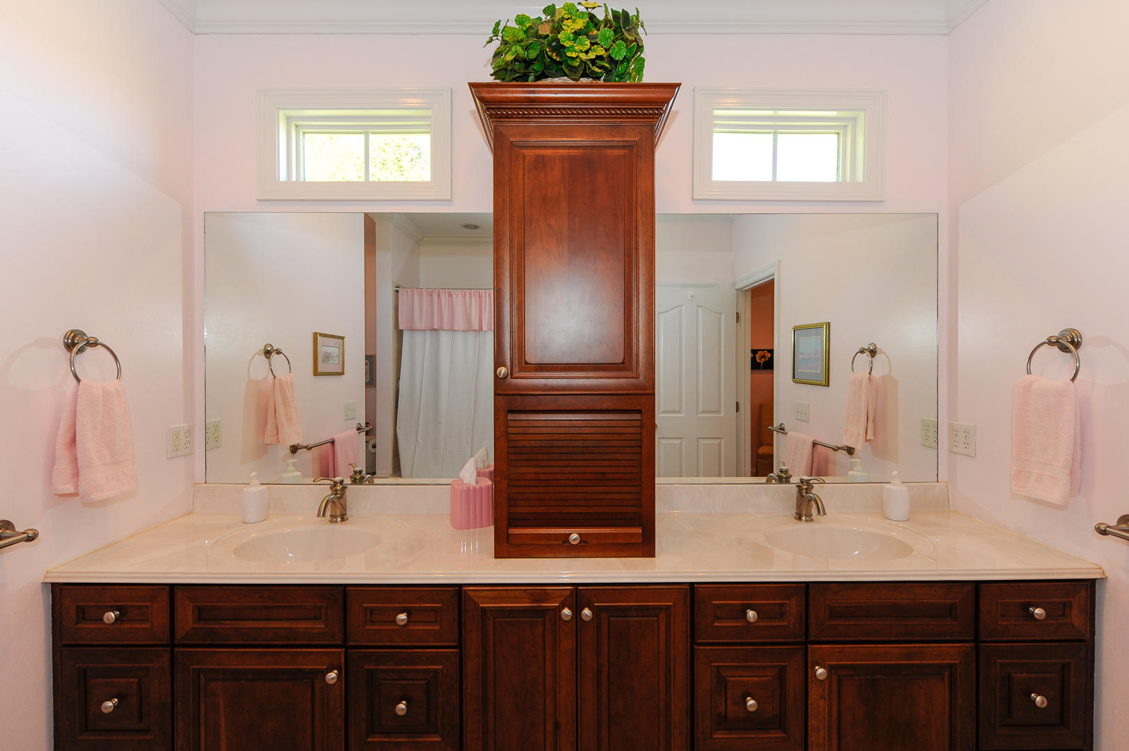2010 Crest Road Maryville, TN 37804 - Photo 12 of 37 DOUBLE SINKS IN JACK & JILL BATH