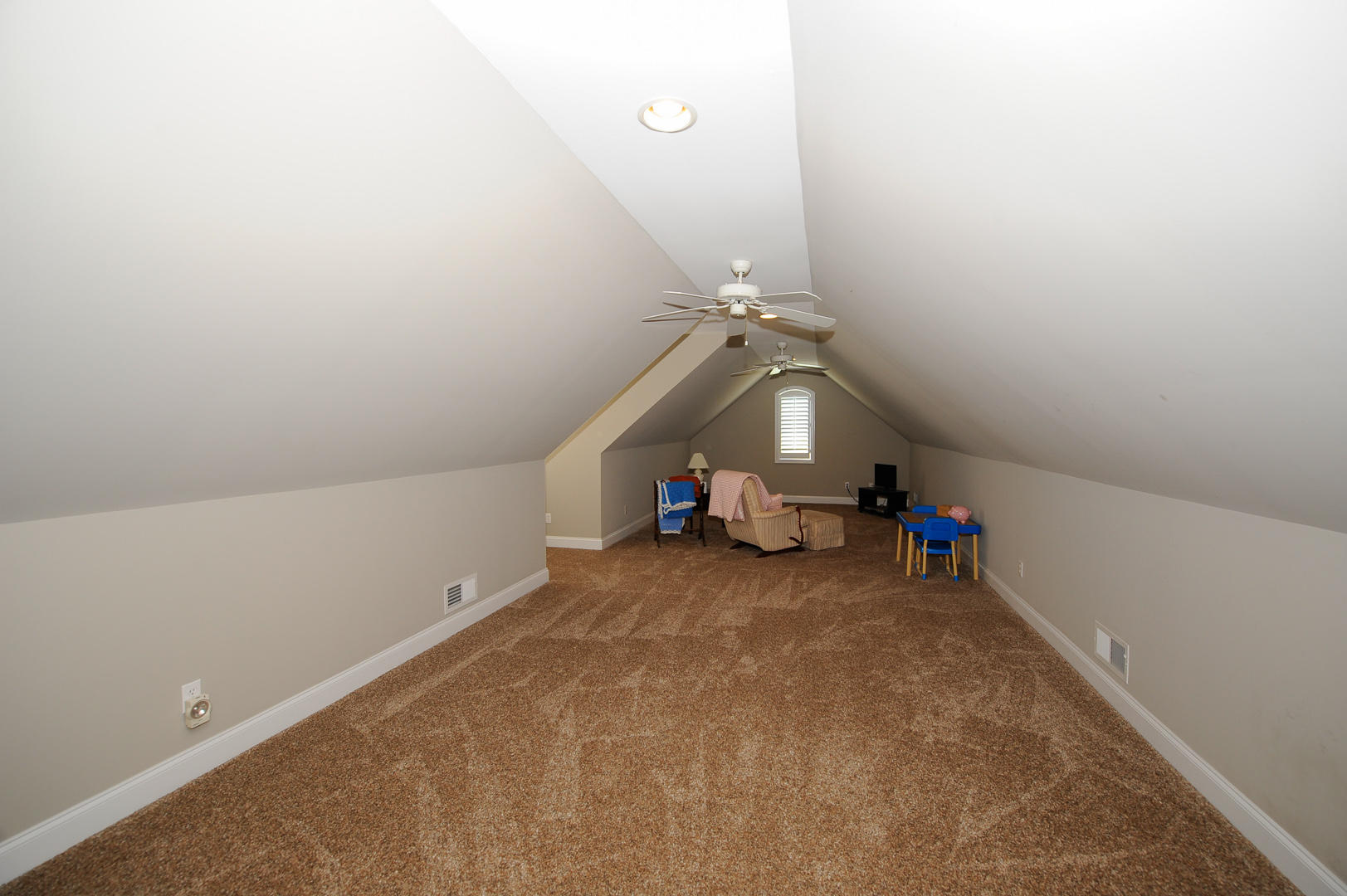 2010 Crest Road Maryville, TN 37804 - Photo 20 of 37 BONUS ROOM OVER GARAGE