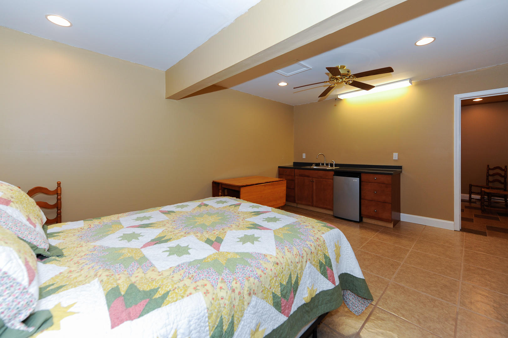 2010 Crest Road Maryville, TN 37804 - Photo 24 of 37 POSSIBLE 4TH BEDROOM SUITE W/KITCHETTE