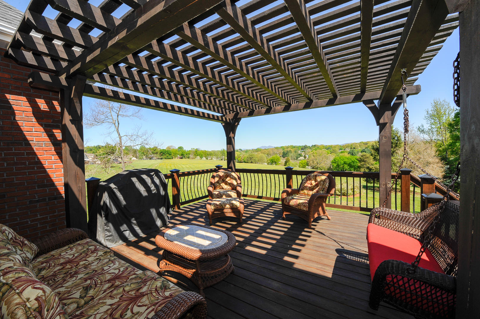 2010 Crest Road Maryville, TN 37804 - Photo 26 of 37 FAMILY SIZED DECK W/MOUNTAIN VIEW