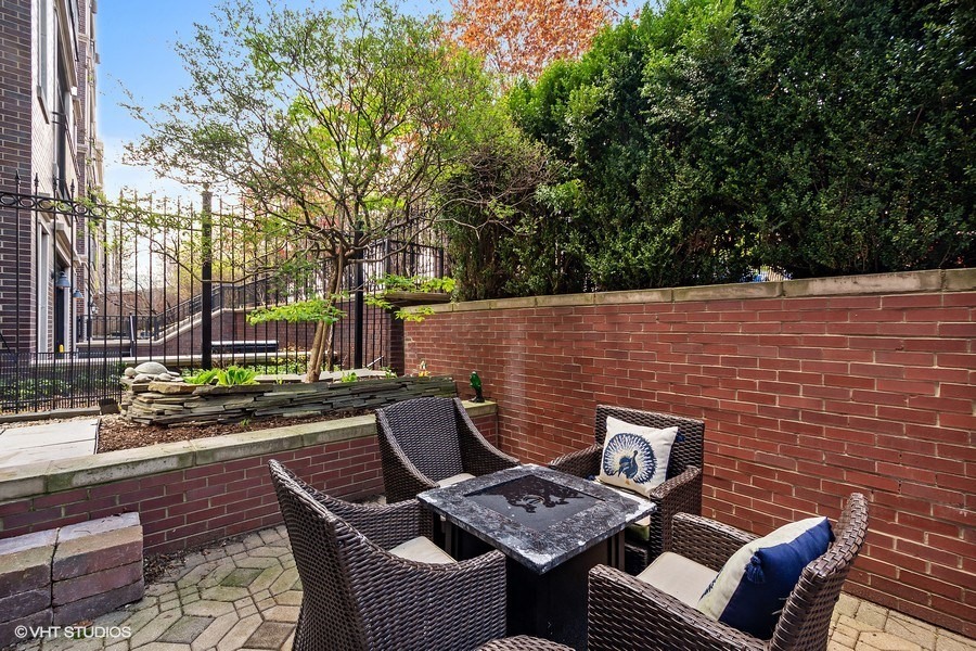 1365 North Mohawk Street, Unit 1S Chicago, IL 60610 - Photo 15 of 15 a view of outdoor space yard and patio