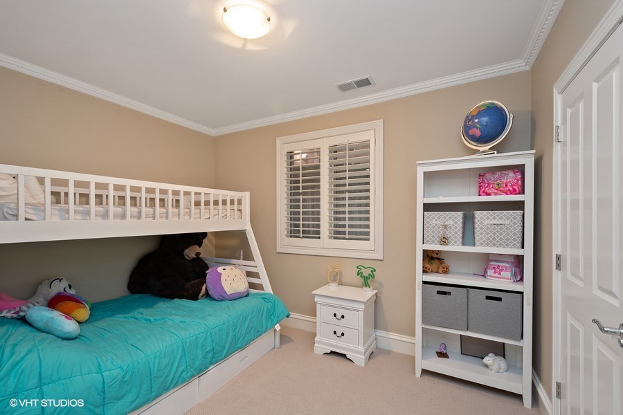 1365 North Mohawk Street, Unit 1S Chicago, IL 60610 - Photo 10 of 15 a bedroom with furniture and a window