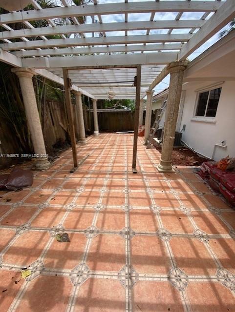 1530 Southwest 23rd Street, Unit 1530 Miami, FL 33145 - Photo 7 of 7 a view of a garage