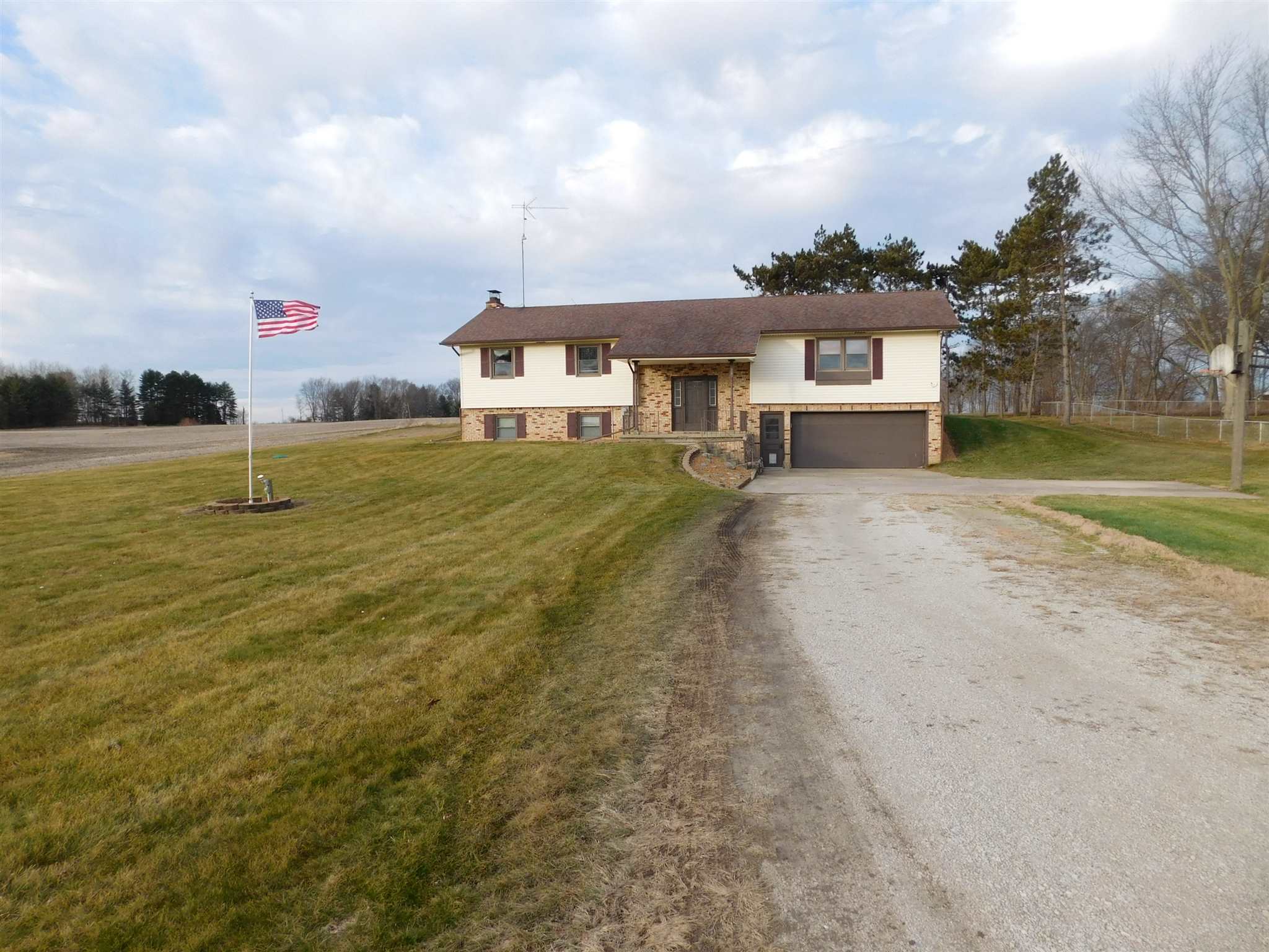 3841 South Packerton Road Warsaw, IN 46580 - Photo 1 of 12 Gallery Image 1