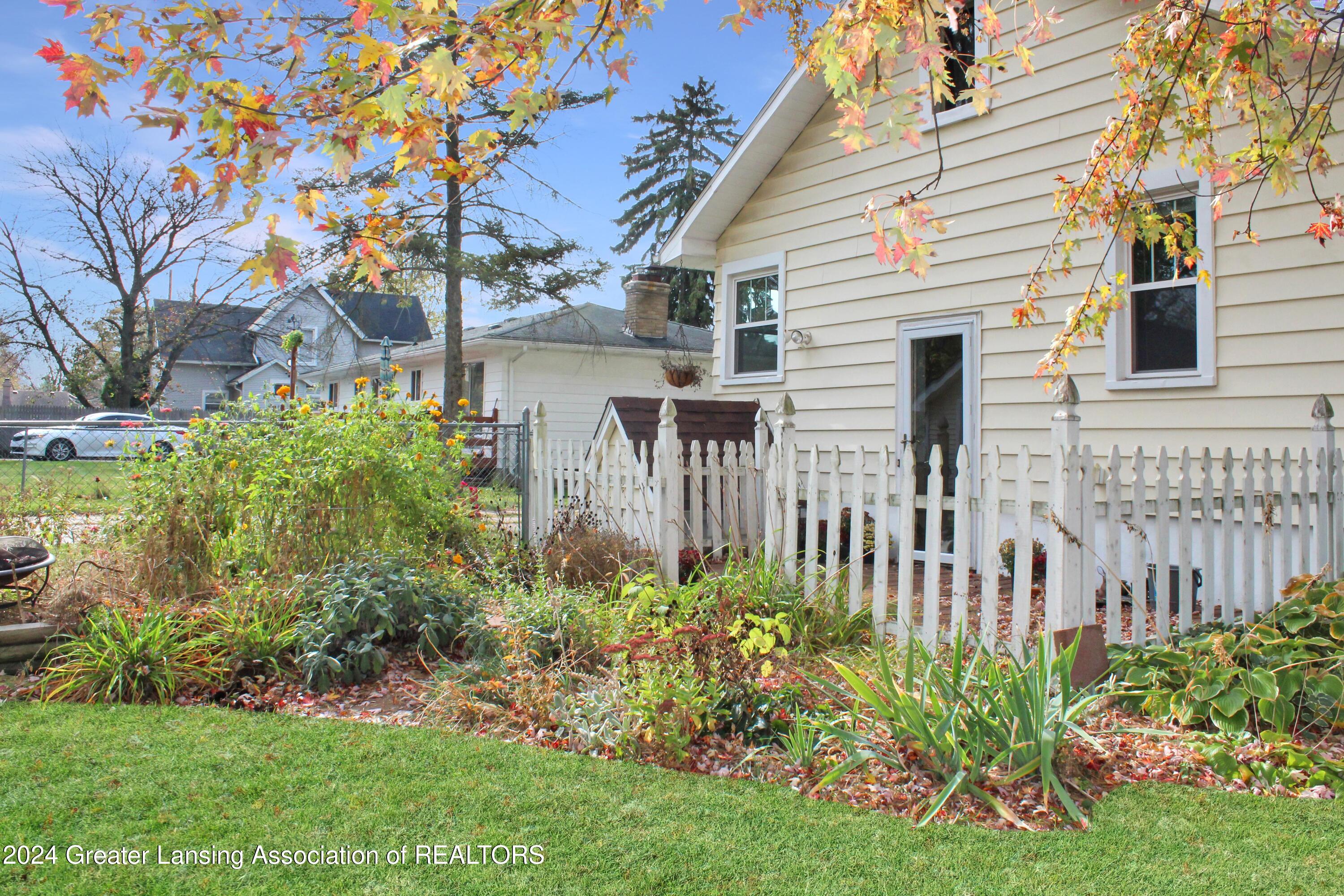 2801 Pleasant Grove Road Lansing, MI 48910 - Photo 18 of 22 Back Exterior