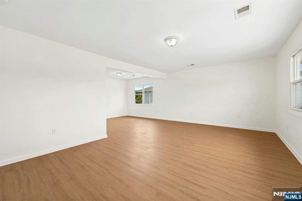 726 Saddle River Road Saddle Brook, NJ 07663 - Photo 4 of 32