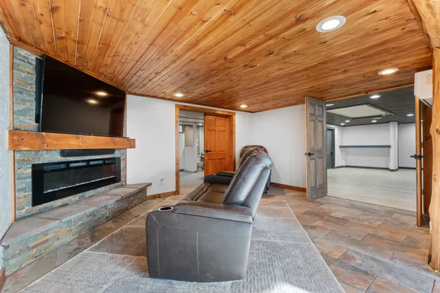 $425,000 | 26 Oak Lane Northeast, Pine Island, MN 55963