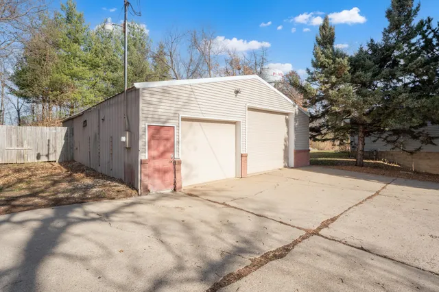 $425,000 | 26 Oak Lane Northeast, Pine Island, MN 55963