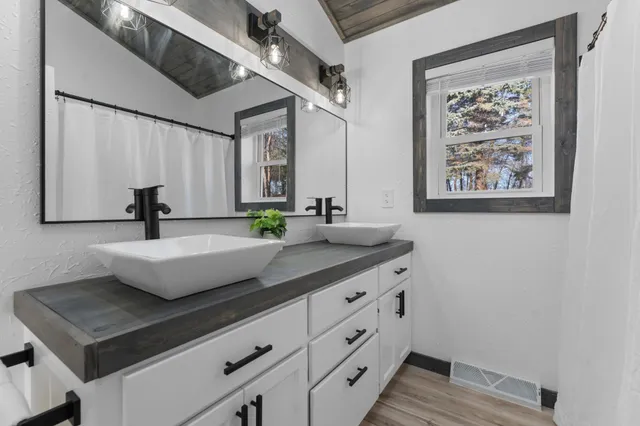 $425,000 | 26 Oak Lane Northeast, Pine Island, MN 55963