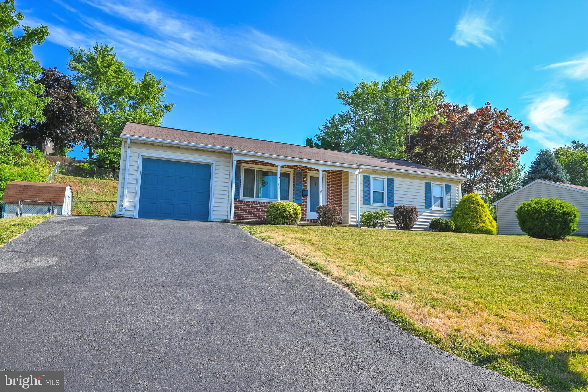 111 Westview Drive Shrewsbury, PA 17361 - Photo 2 of 40 Gallery Image 2