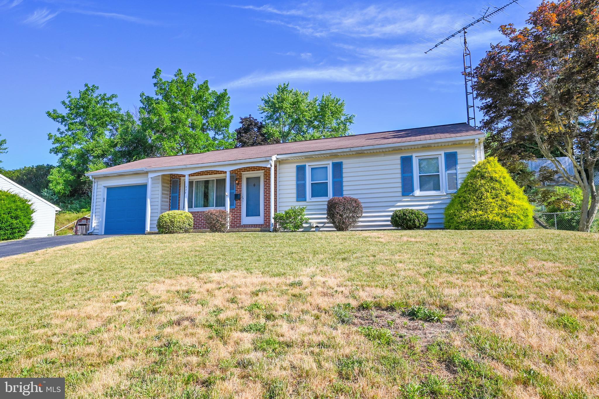 111 Westview Drive Shrewsbury, PA 17361 - Photo 3 of 40 Gallery Image 3