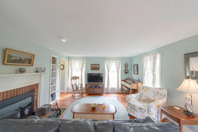 $489,000 | 7 Salmon Run, Raymond, ME 04071