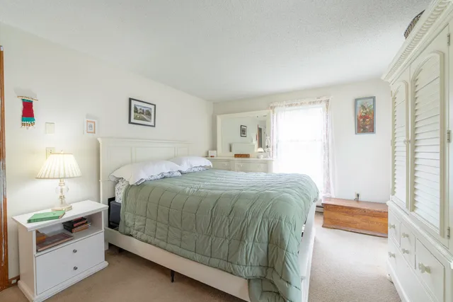 $489,000 | 7 Salmon Run, Raymond, ME 04071